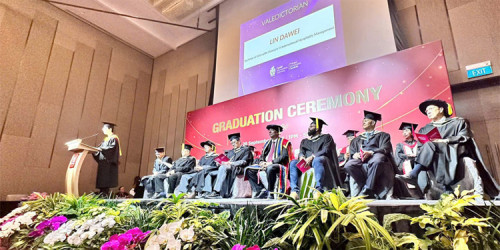 Lễ Tốt Nghiệp Thạc Sĩ Tại Trường Quốc Tế  DIMENSIONS 🎓